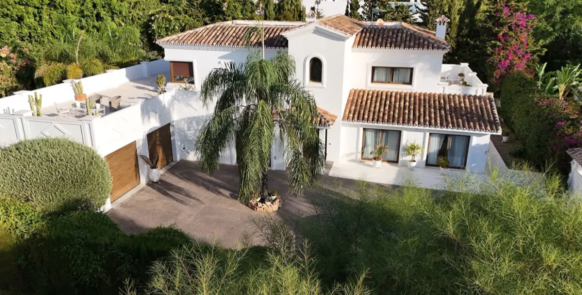 Sale of detached villa in Atalaya 20