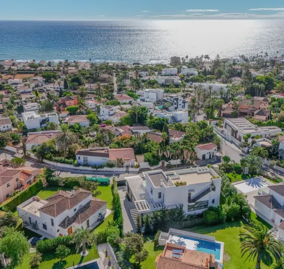 Detached villa R3667556