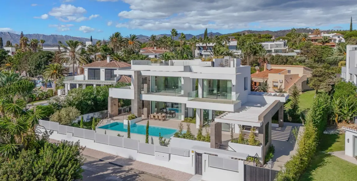 Sale of detached villa in Marbella East (district Marbesa) 2