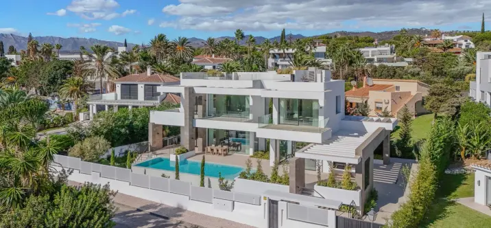 Detached villa R3667556 1