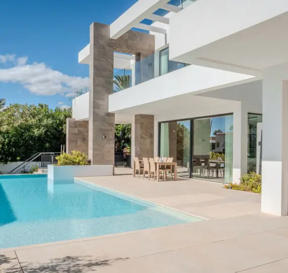 Detached villa R3667556