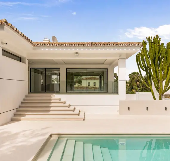Venta de villa independiente en Guadalmina Alta