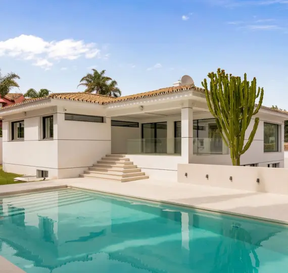 Venta de villa independiente en Guadalmina Alta