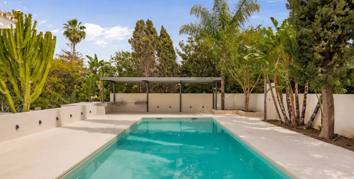 Sale of detached villa in Guadalmina Alta 3