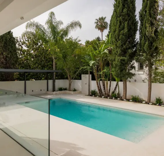 Venta de villa independiente en Guadalmina Alta