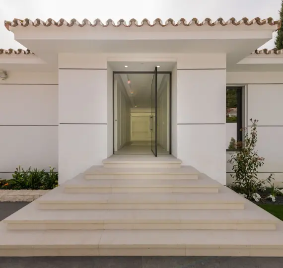 Venta de villa independiente en Guadalmina Alta