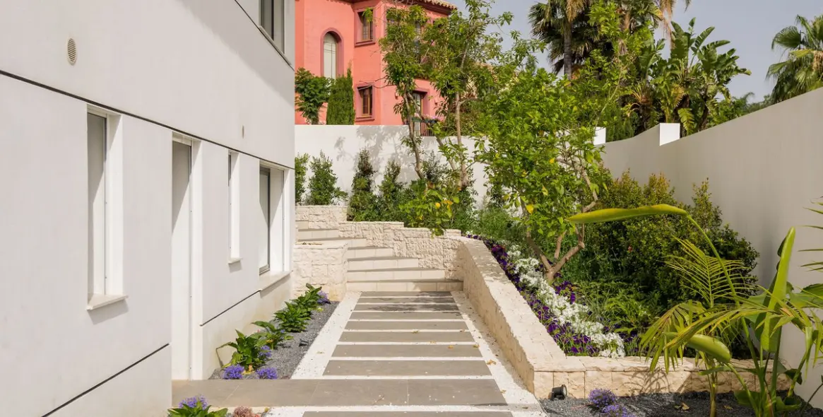 Sale of detached villa in Guadalmina Alta 12