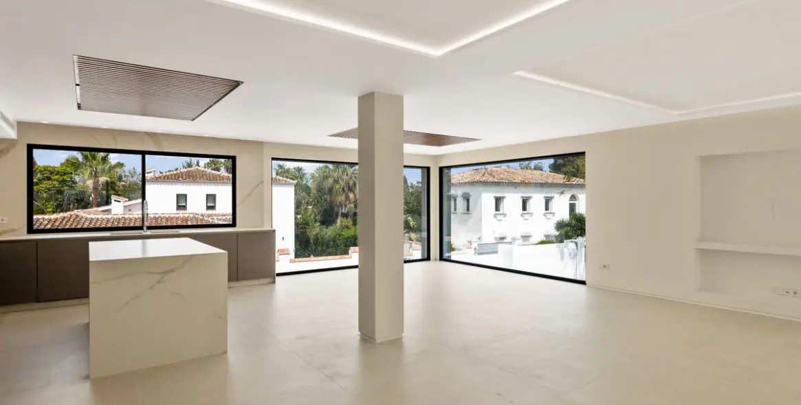 Sale of detached villa in Guadalmina Alta 13