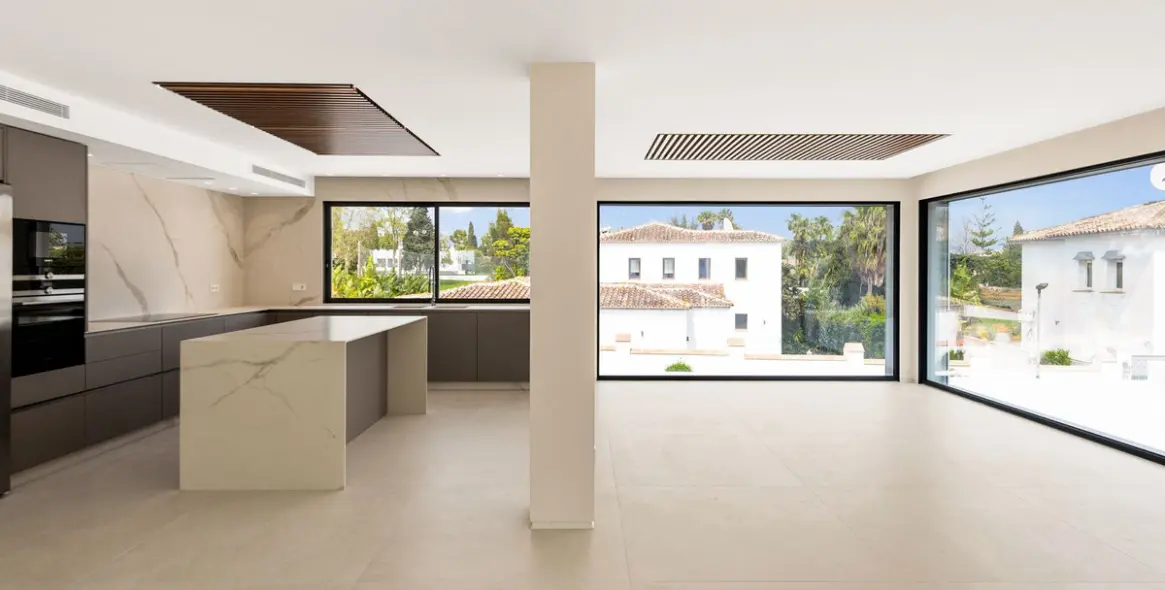 Sale of detached villa in Guadalmina Alta 14