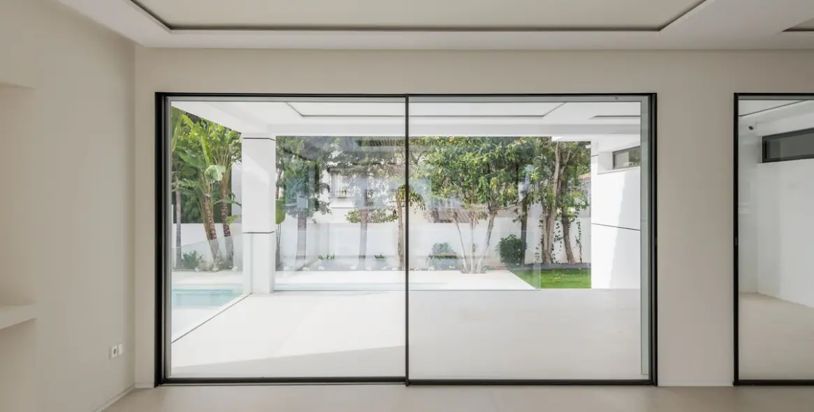 Sale of detached villa in Guadalmina Alta 17