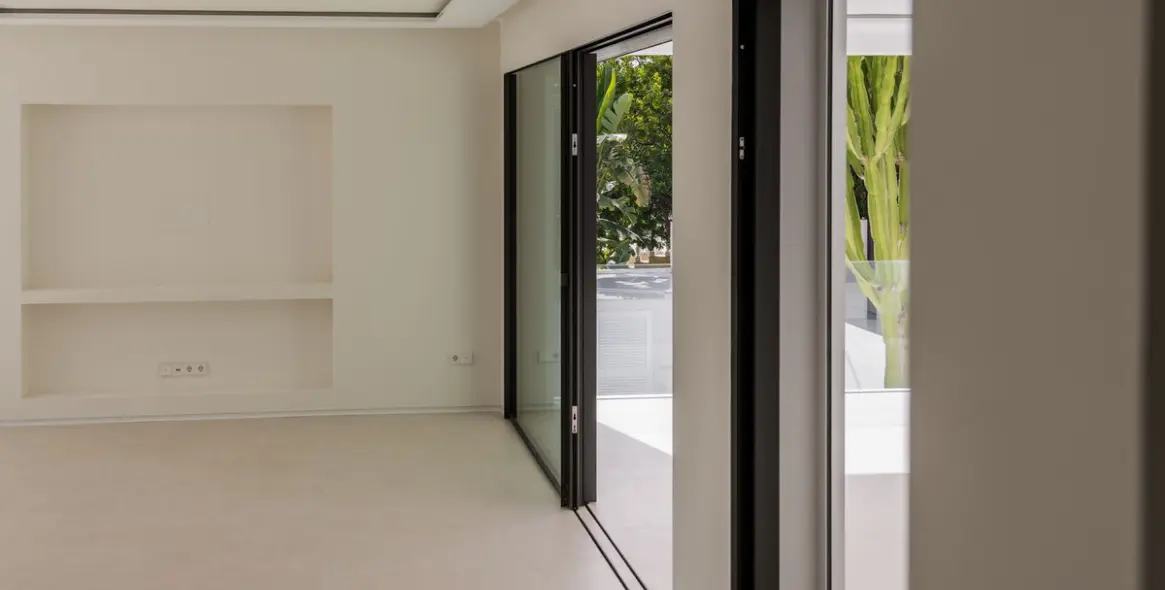 Sale of detached villa in Guadalmina Alta 18