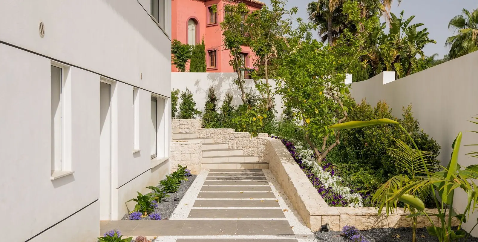 Sale of detached villa in Guadalmina Alta 12