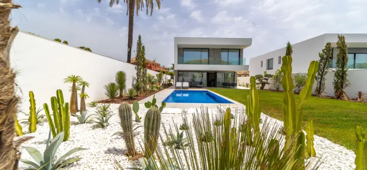 Sale of detached villa in San Pedro de Alcántara 2