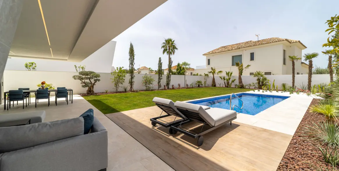 Sale of detached villa in San Pedro de Alcántara 4