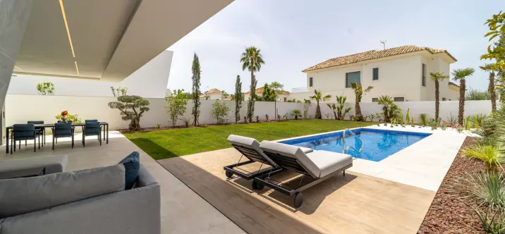 Sale of detached villa in San Pedro de Alcántara 3