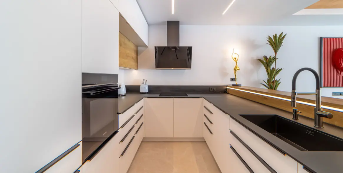 Sale of detached villa in San Pedro de Alcántara 8