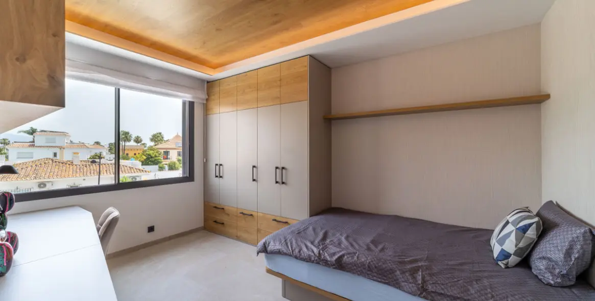 Sale of detached villa in San Pedro de Alcántara 15