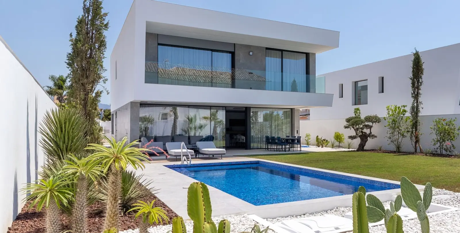 Продажа  отдельно стоящей виллы в San Pedro de Alcántara 1