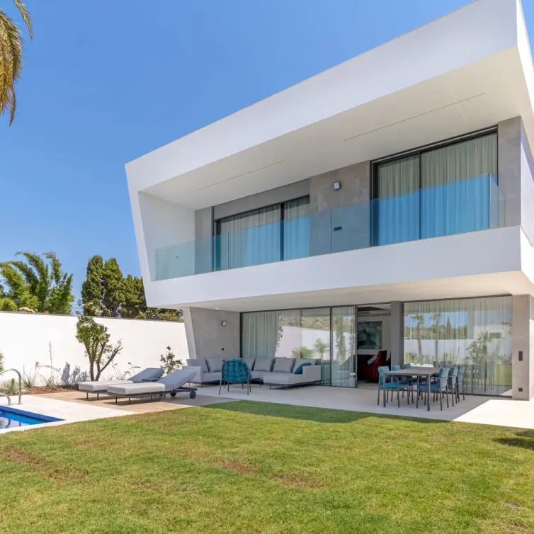 Sale of detached villa in San Pedro de Alcántara