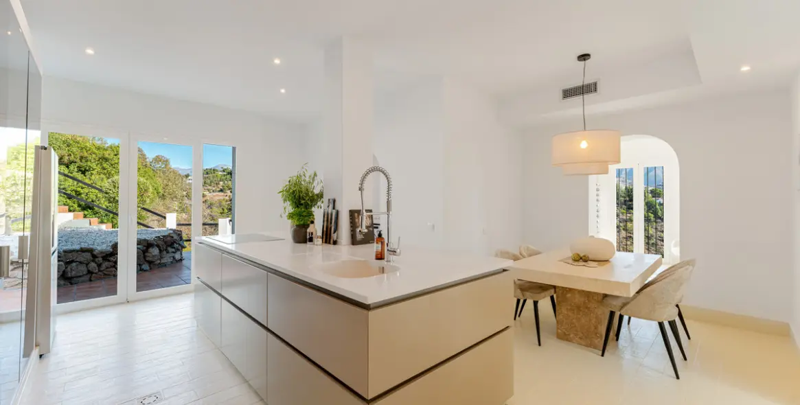 Sale of detached villa in Benahavís (district El Madronal) 7