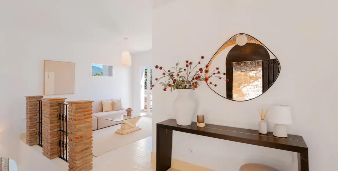 Продажа  отдельно стоящей виллы в El Madroñal 12