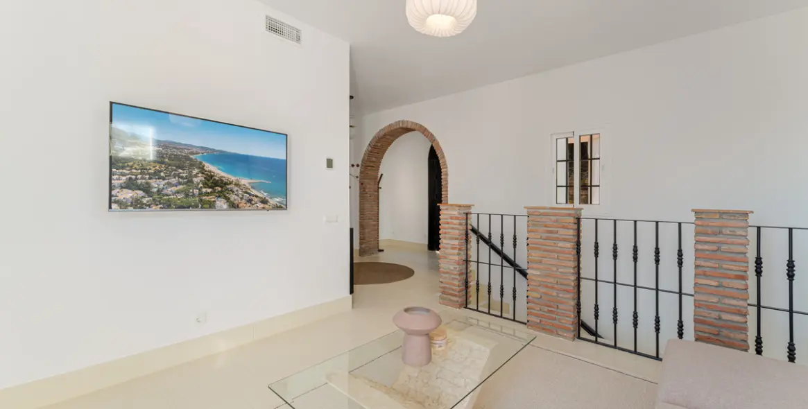 Продажа  отдельно стоящей виллы в El Madroñal 15