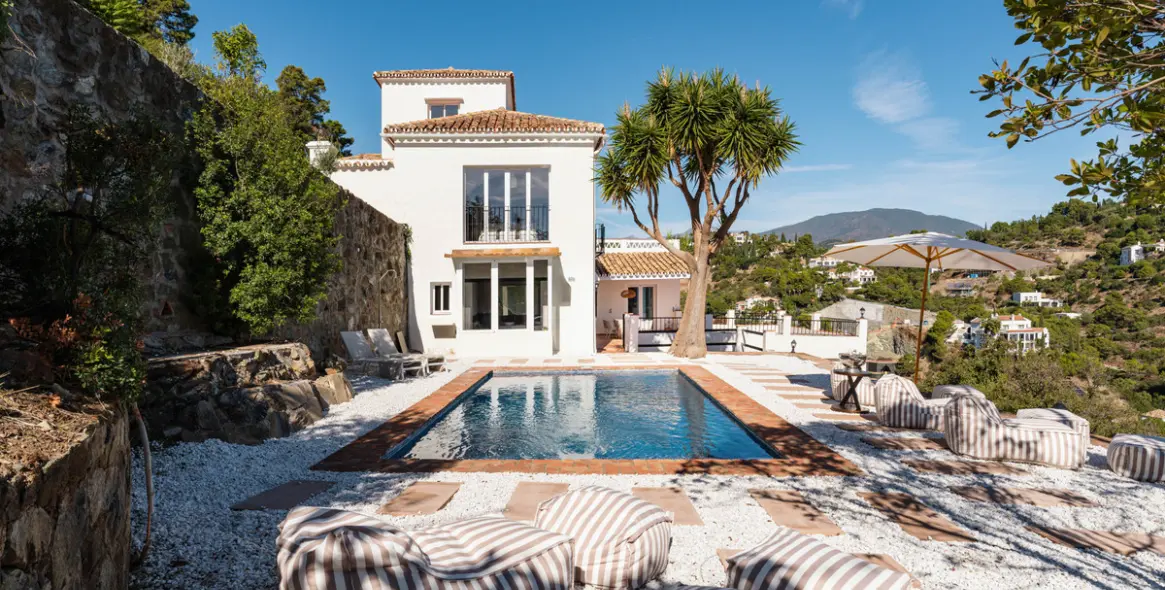 Продажа  отдельно стоящей виллы в El Madroñal 18