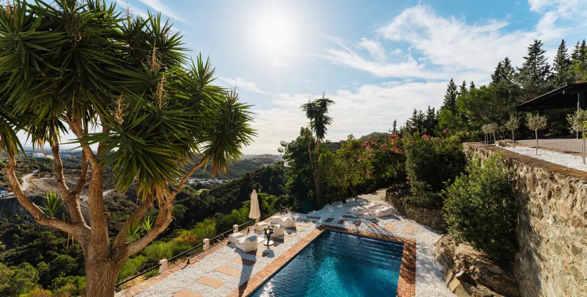 Продажа  отдельно стоящей виллы в El Madroñal 19