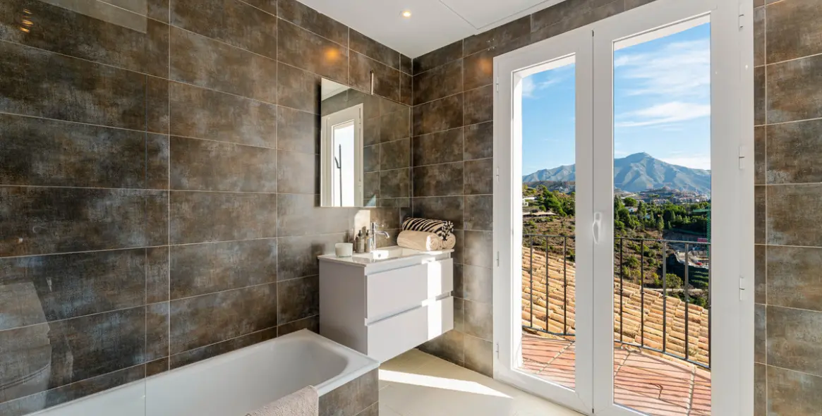 Продажа  отдельно стоящей виллы в El Madroñal 23