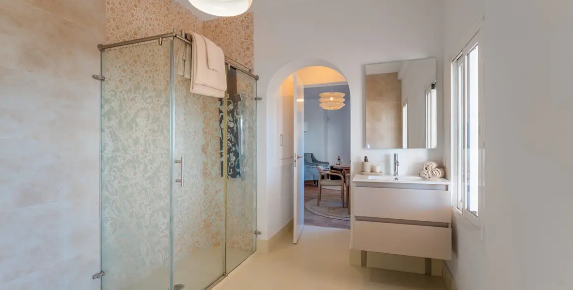 Продажа  отдельно стоящей виллы в El Madroñal 27