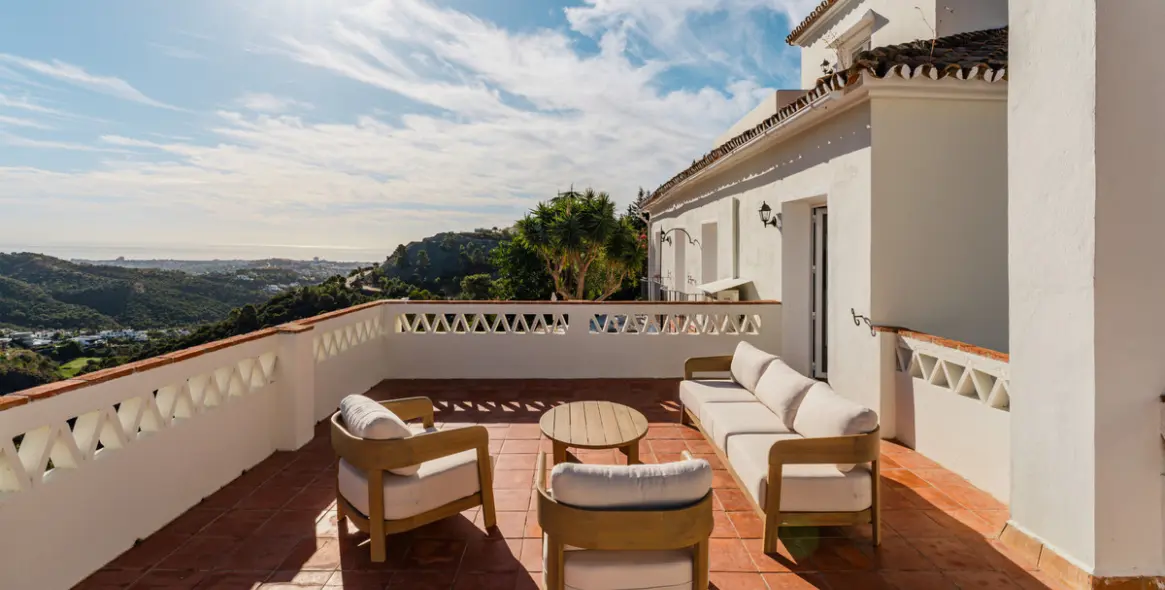 Продажа  отдельно стоящей виллы в El Madroñal 30