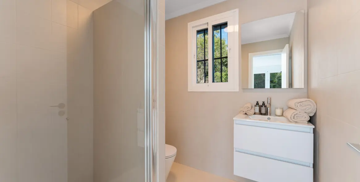 Продажа  отдельно стоящей виллы в El Madroñal 34