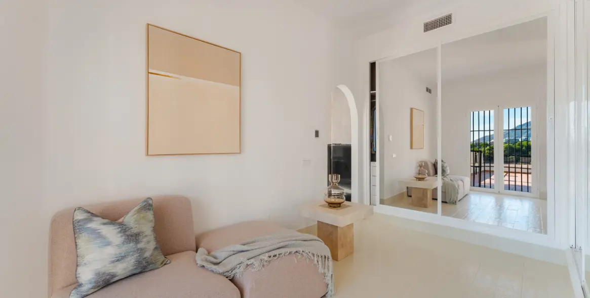 Продажа  отдельно стоящей виллы в El Madroñal 36