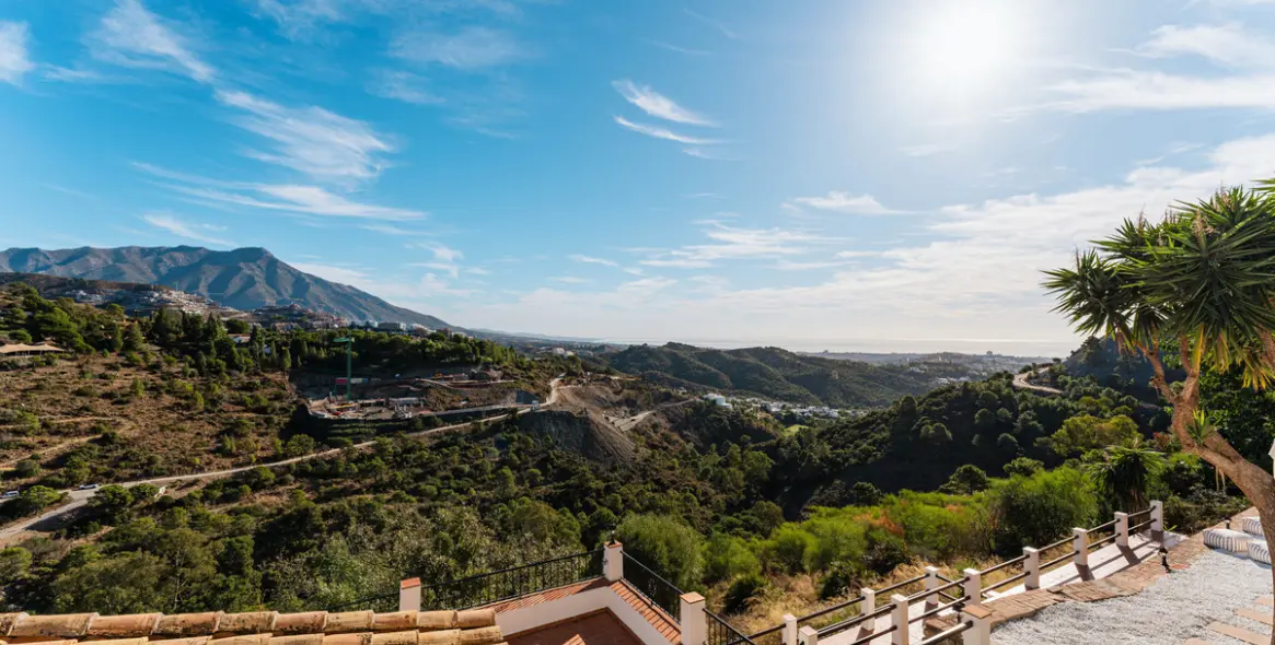 Продажа  отдельно стоящей виллы в El Madroñal 38