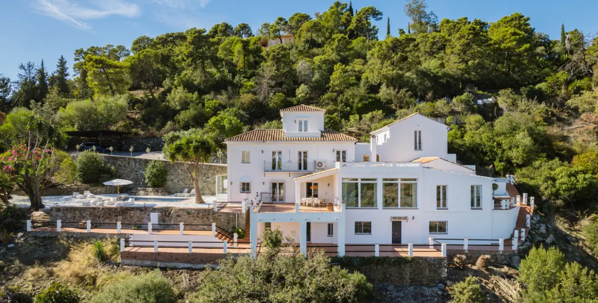 Продажа  отдельно стоящей виллы в El Madroñal 39