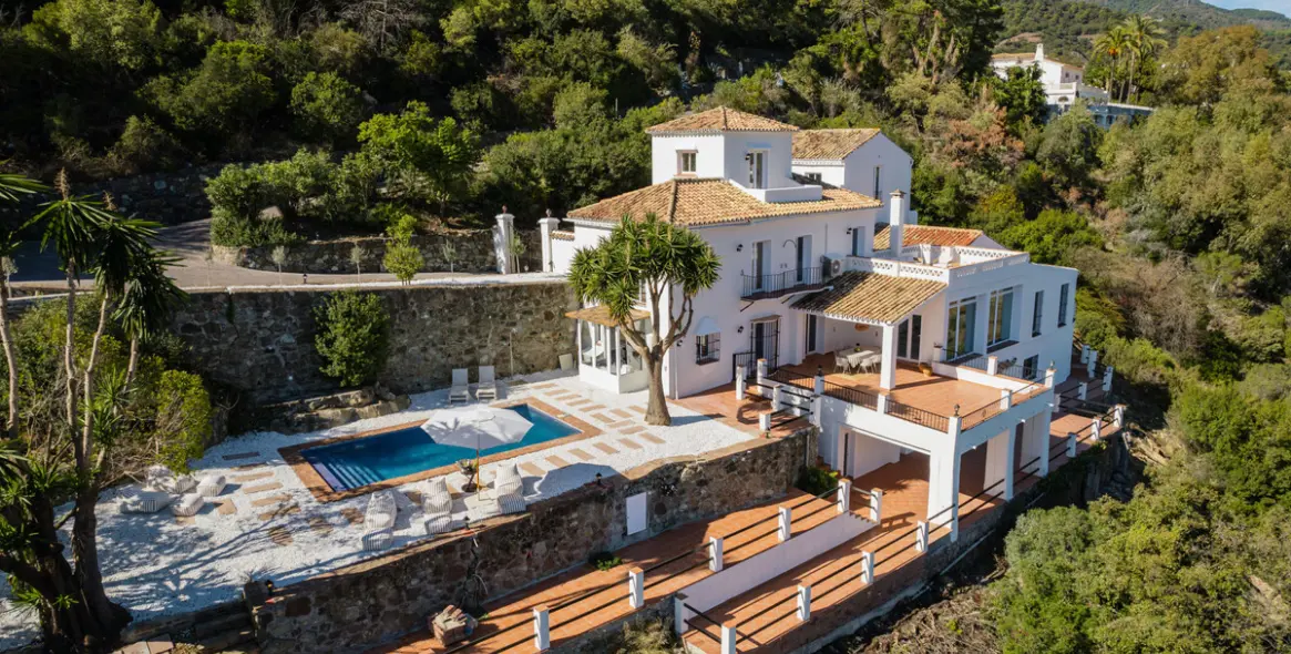 Продажа  отдельно стоящей виллы в El Madroñal 40