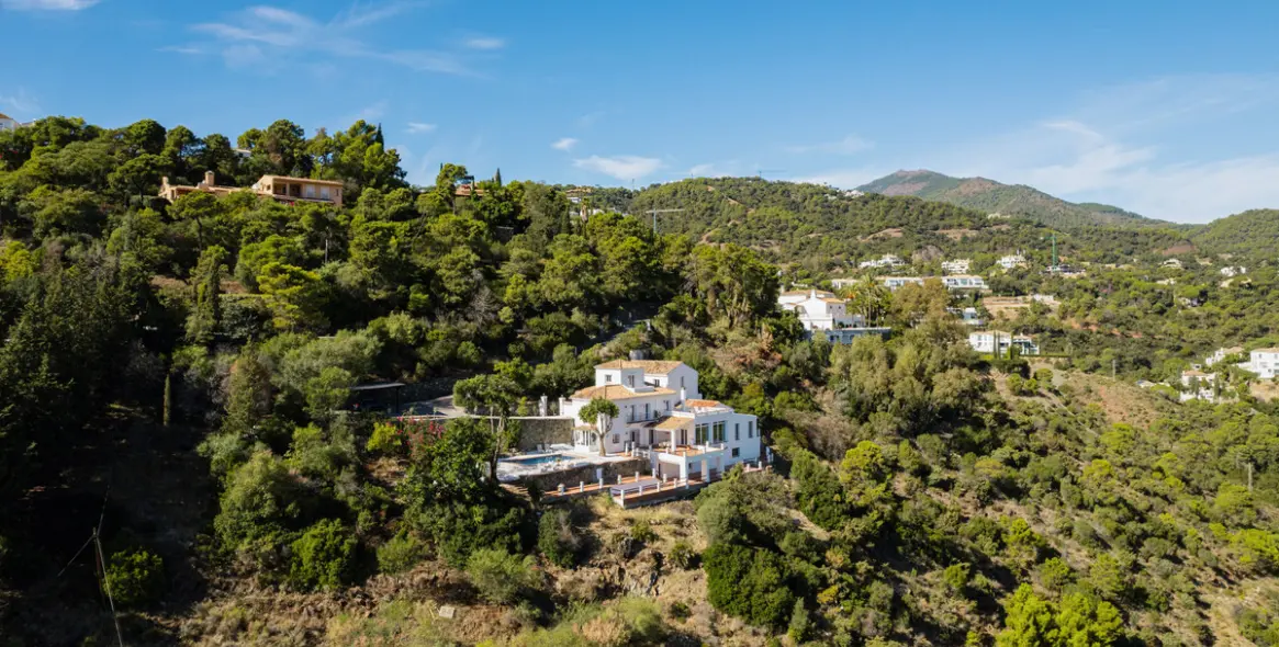 Продажа  отдельно стоящей виллы в El Madroñal 45