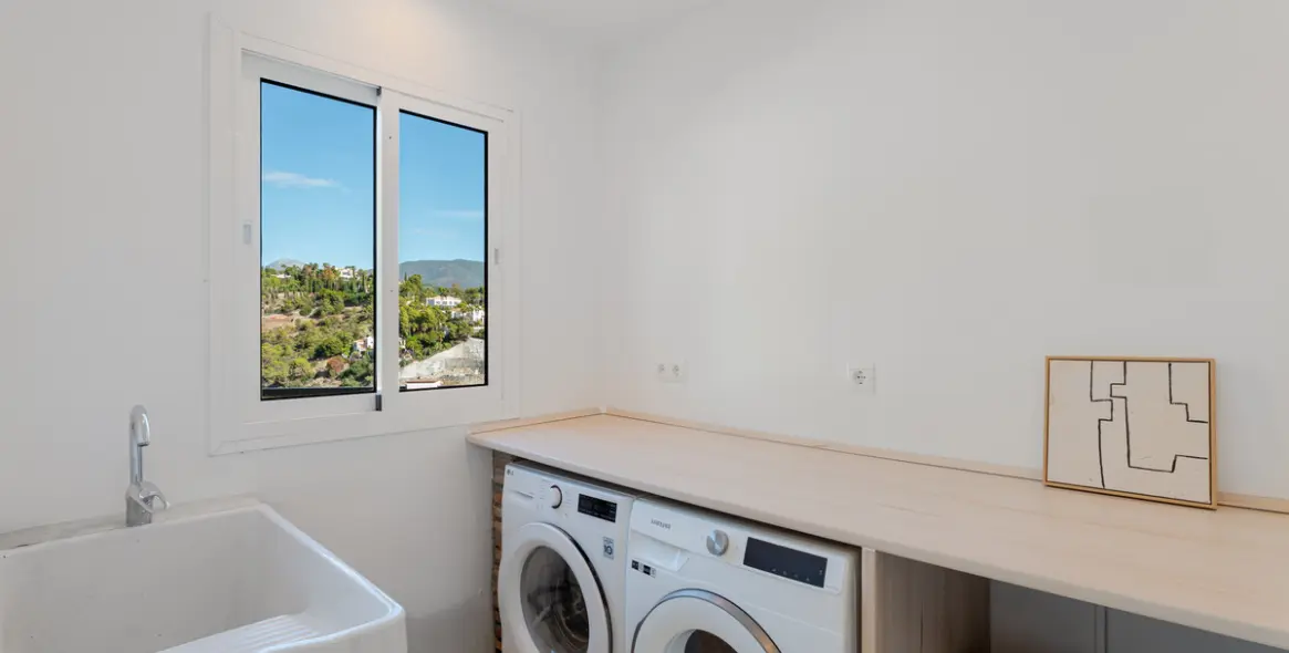 Продажа  отдельно стоящей виллы в El Madroñal 46