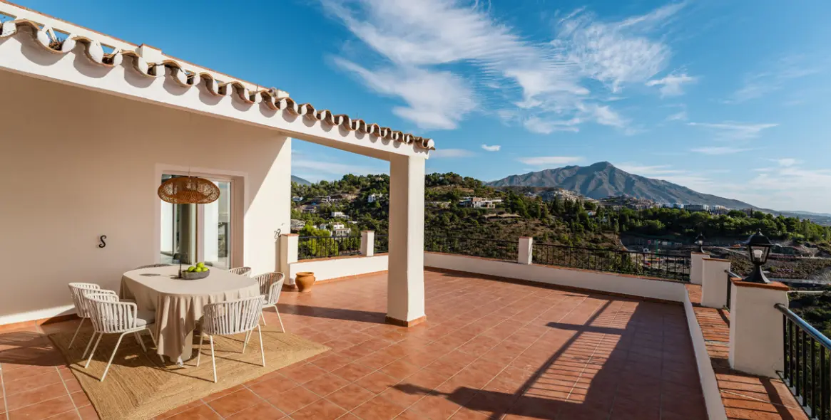 Продажа  отдельно стоящей виллы в El Madroñal 48