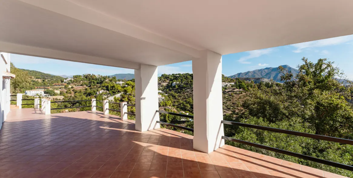 Продажа  отдельно стоящей виллы в El Madroñal 50