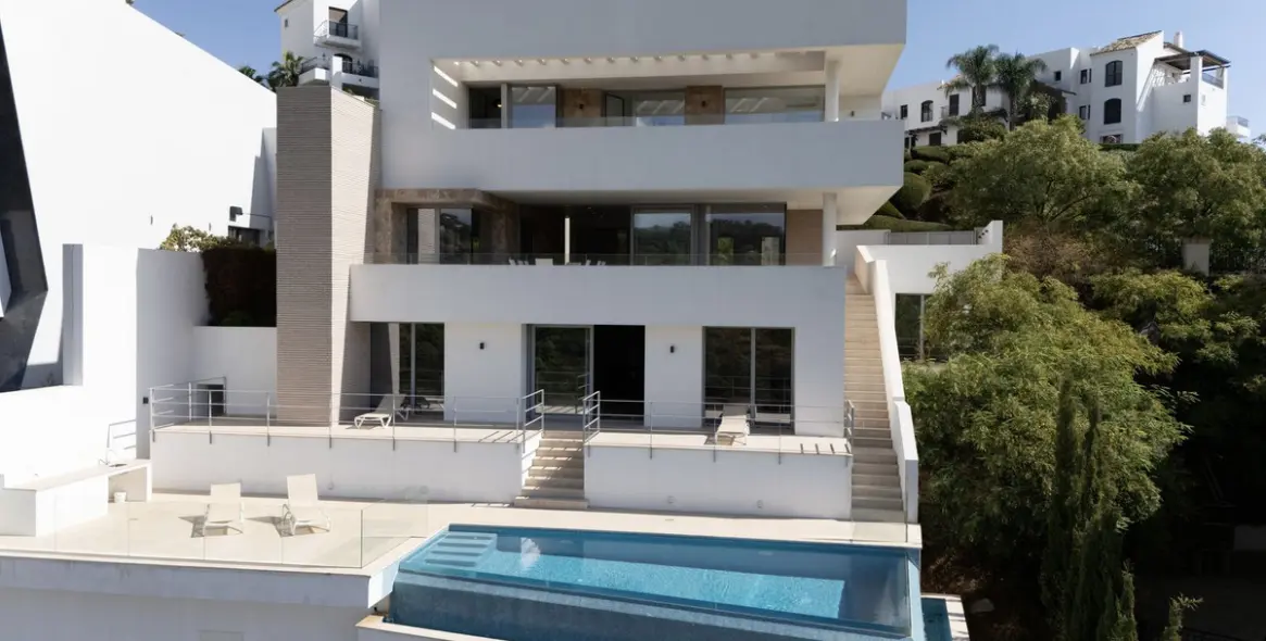 Sale of detached villa in Benahavís (district Los Arqueros) 1