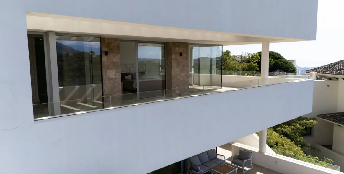 Sale of detached villa in Los Arqueros 11