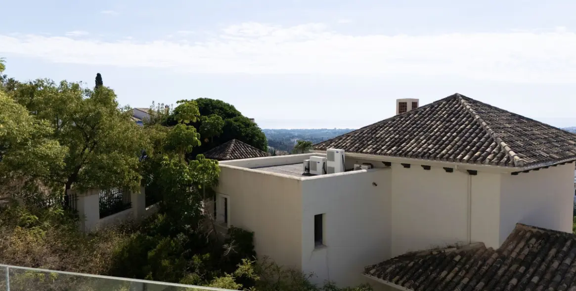Sale of detached villa in Los Arqueros 12