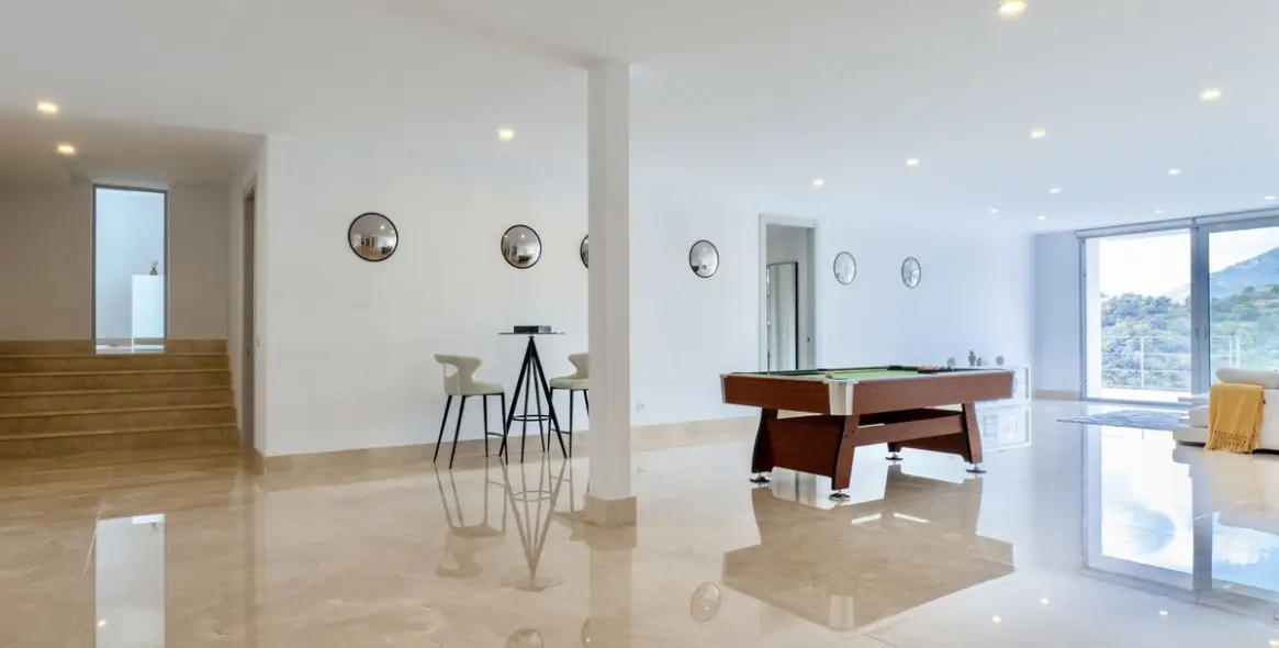 Sale of detached villa in Los Arqueros 15