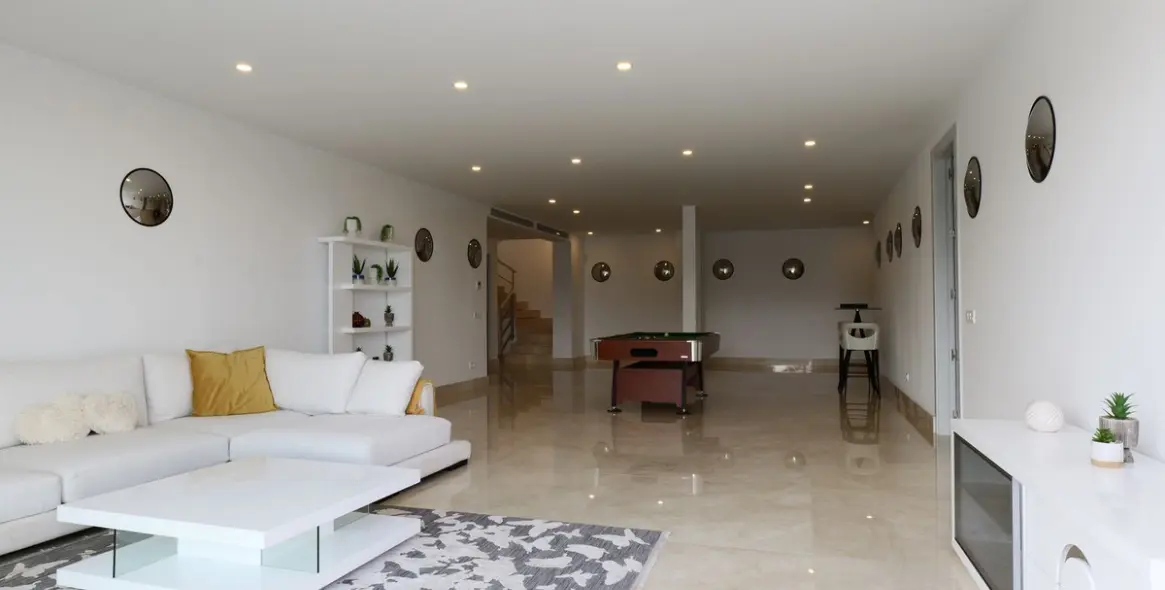 Sale of detached villa in Los Arqueros 16