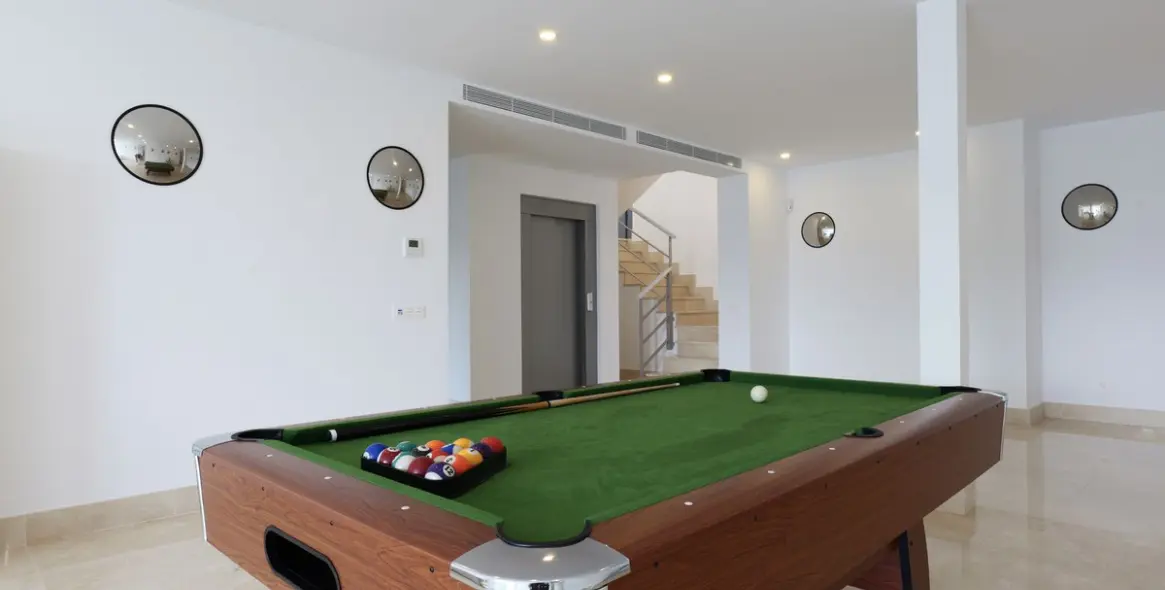 Sale of detached villa in Los Arqueros 18