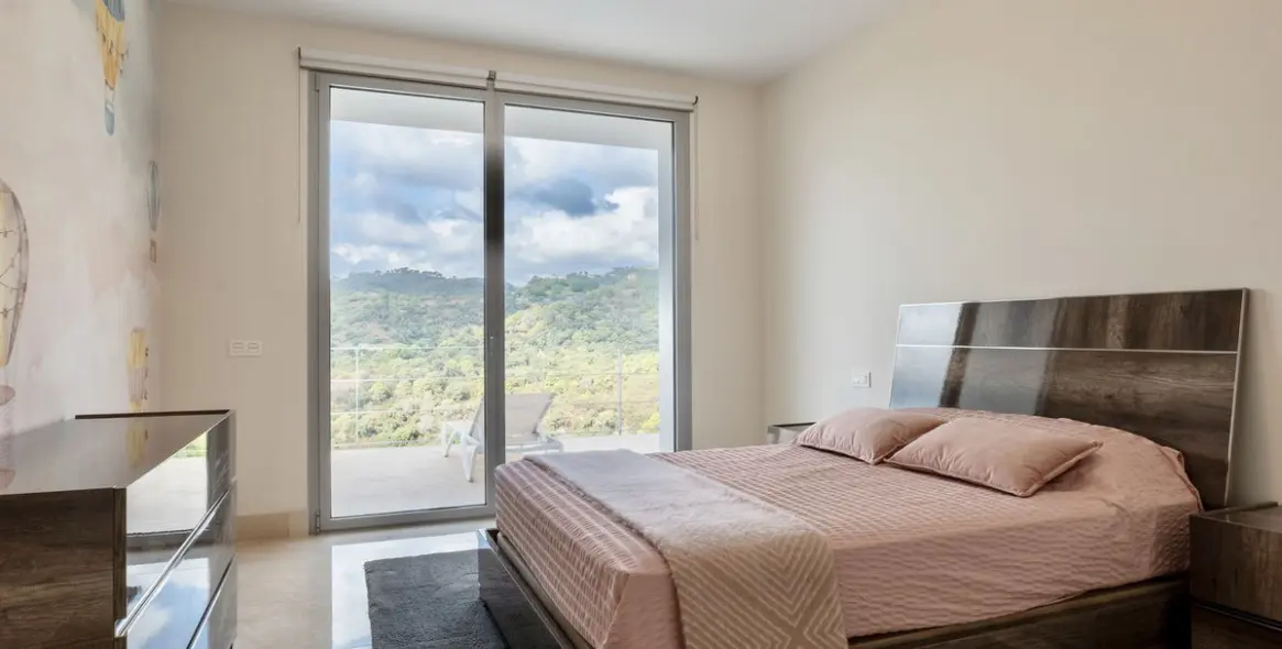 Sale of detached villa in Los Arqueros 19