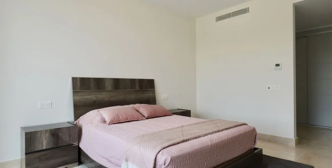 Sale of detached villa in Los Arqueros 20