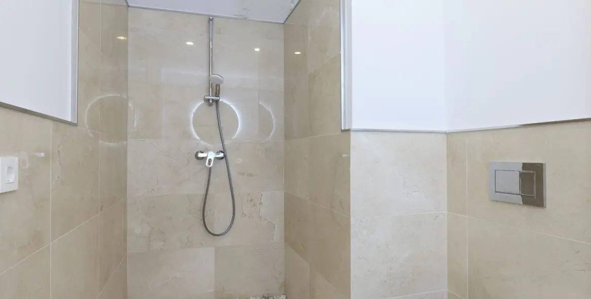 Sale of detached villa in Los Arqueros 22