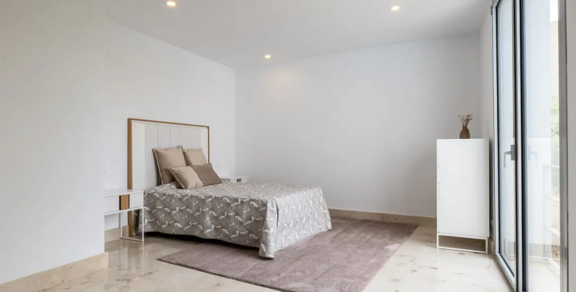 Sale of detached villa in Los Arqueros 24